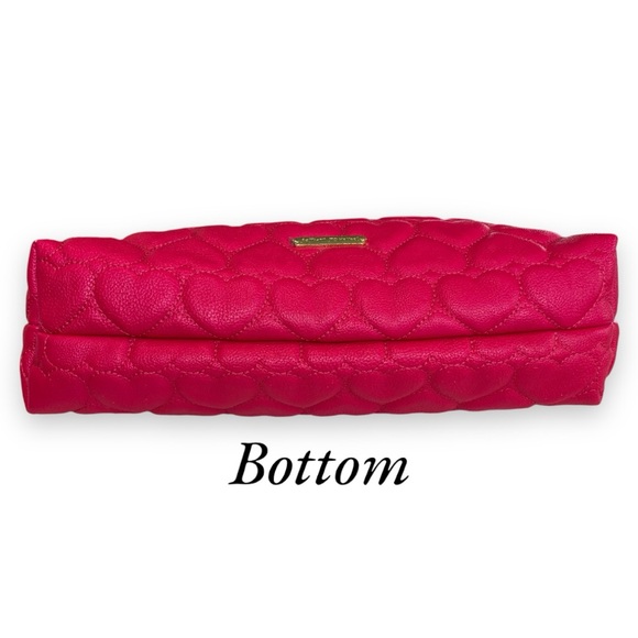 BETSY JOHNSON HOT PINK QUILTED HEARTS CROSSBODY BAG. - Picture 4 of 6